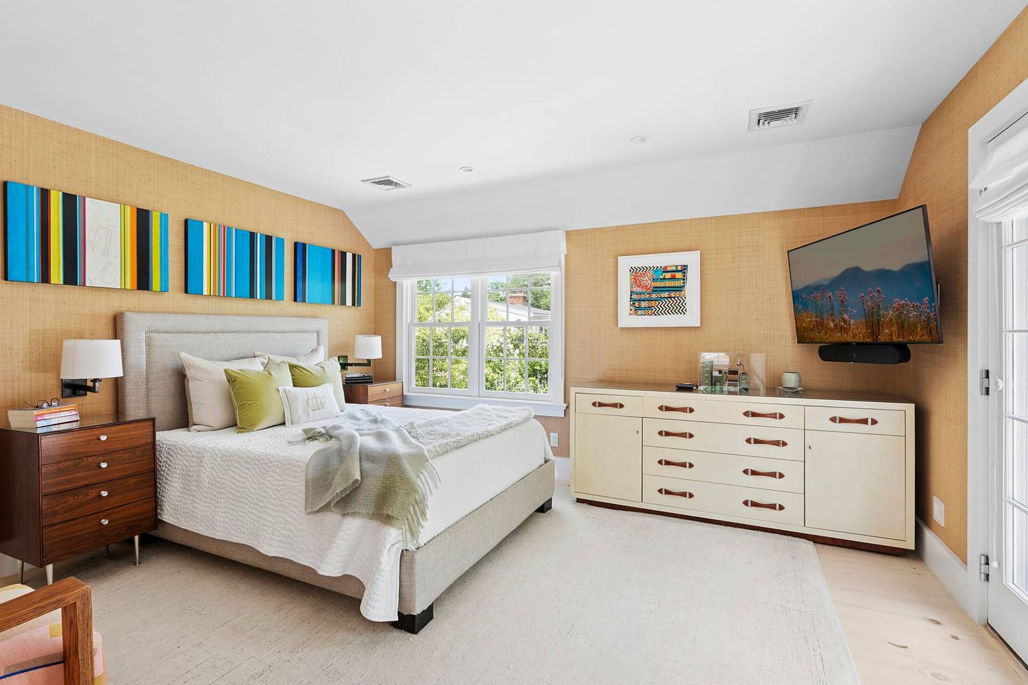 Modernized Vintage Cottage with Knockout Backyard, Moments to Village Main