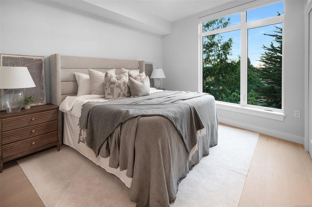 5229 Cordova Bay, #303
