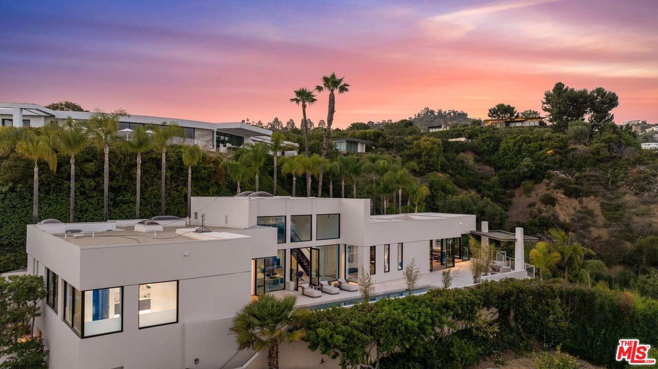 Monarch Crest, Sierra Mar Pl, 90069