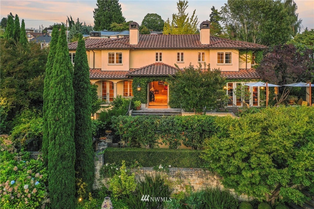 330 Waverly Way