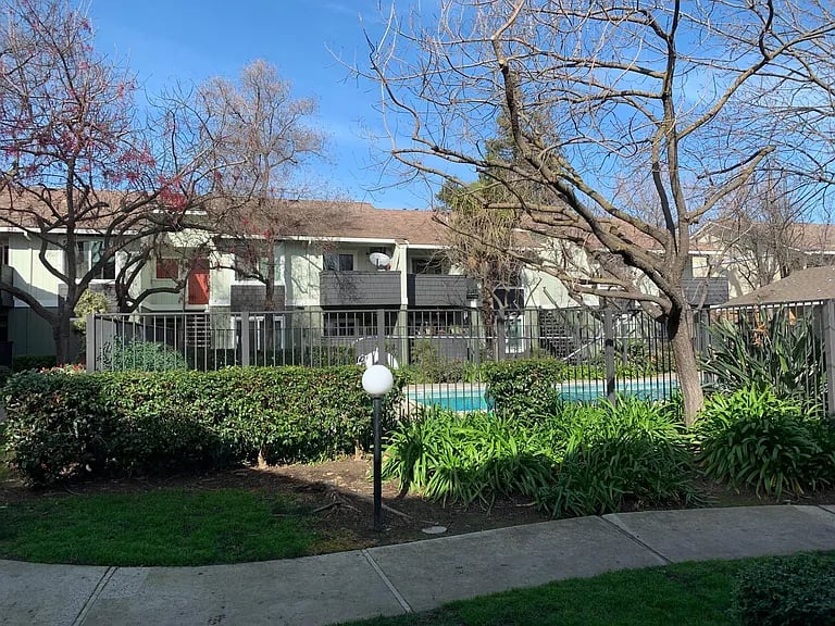 2515 Easton Pl Apt 31