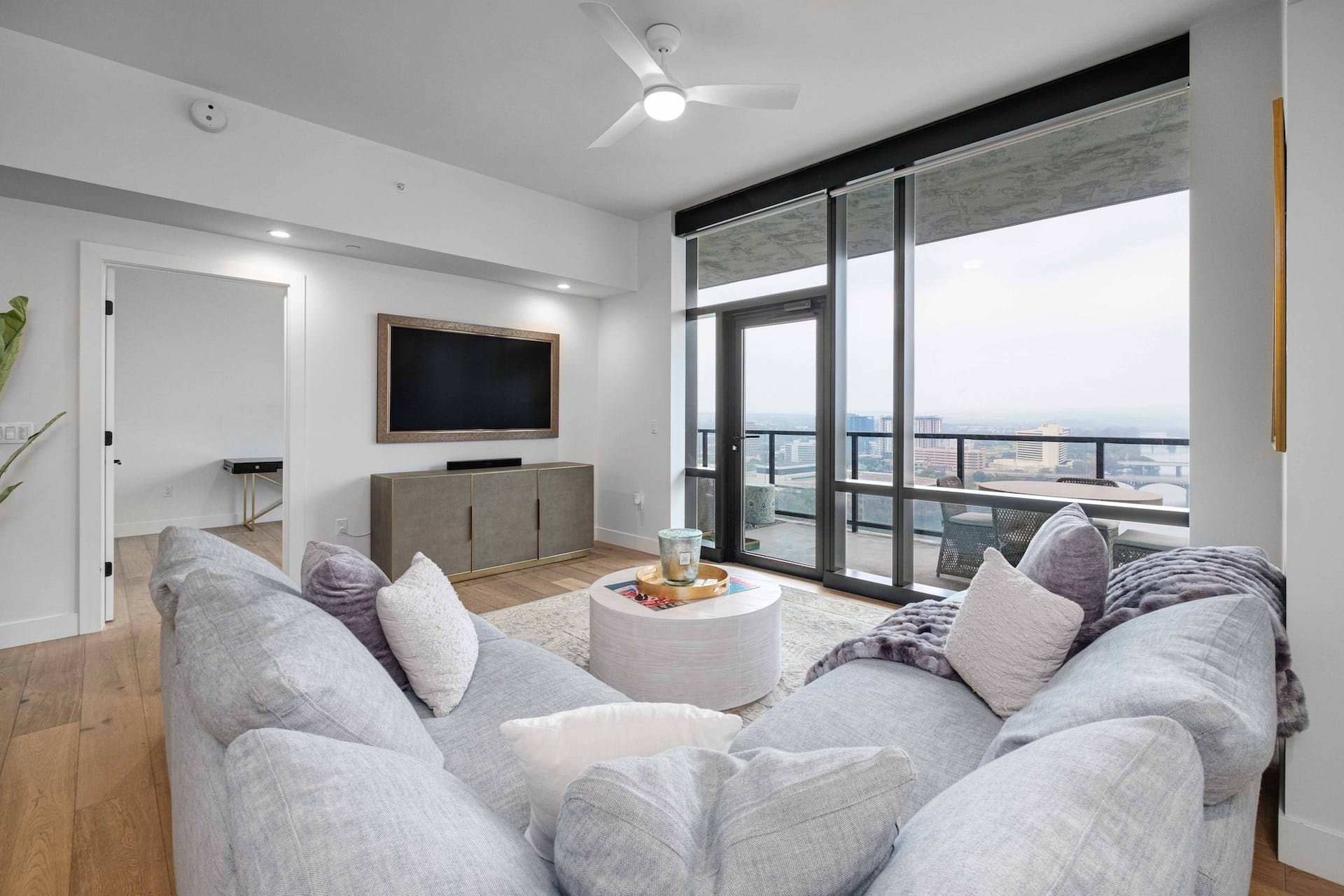 70 Rainey Street #1706 