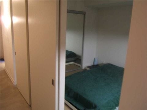 350 Wellington Street W M22