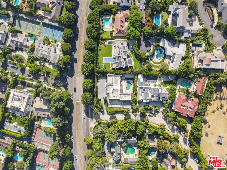 Northstar Manor, N Alta Dr, 90210