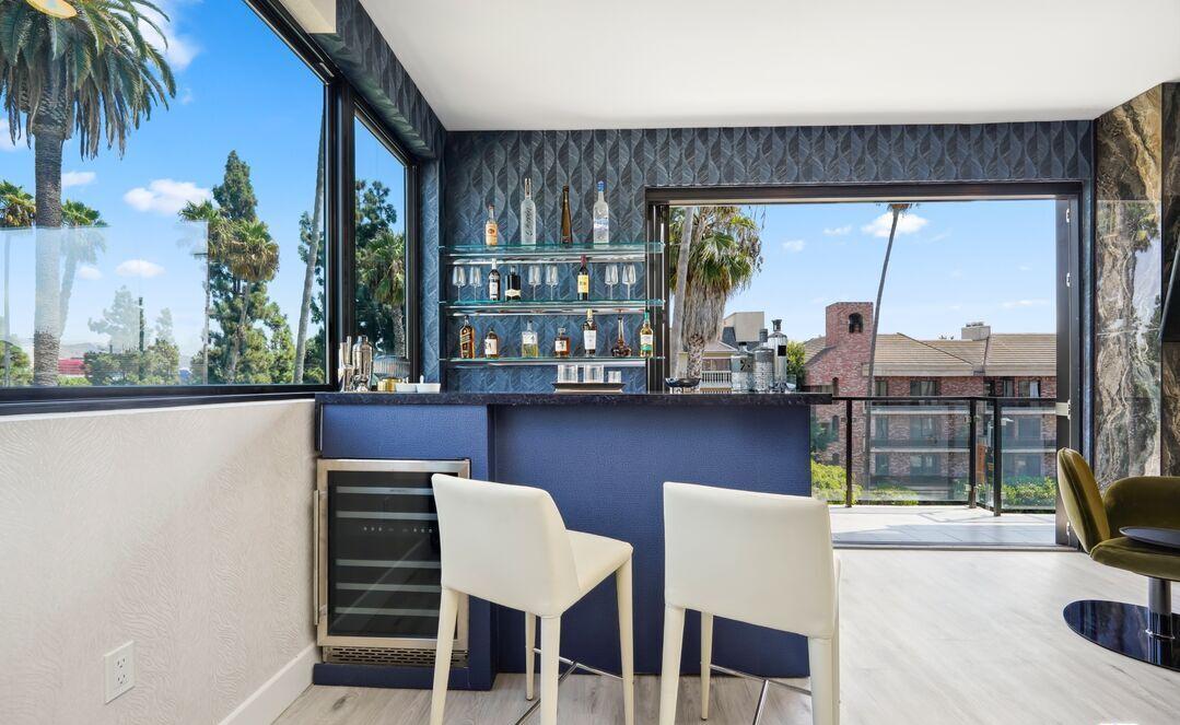 137 N Doheny Dr