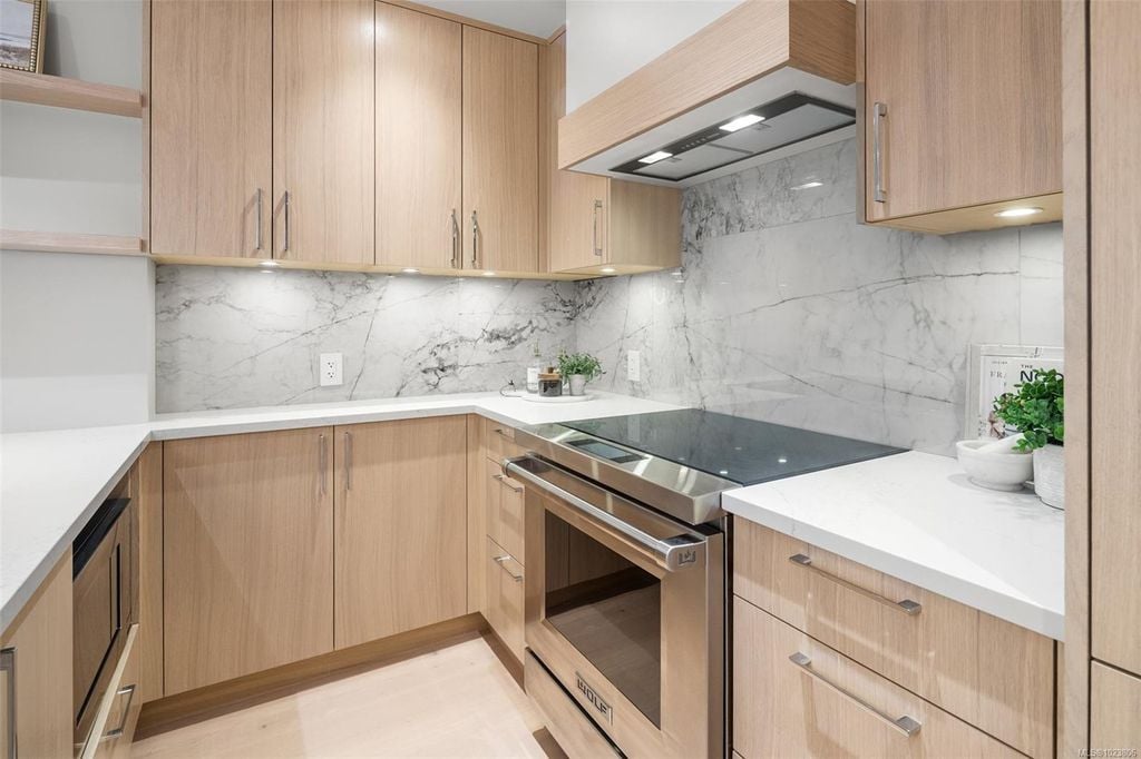 5229 Cordova Bay, #308