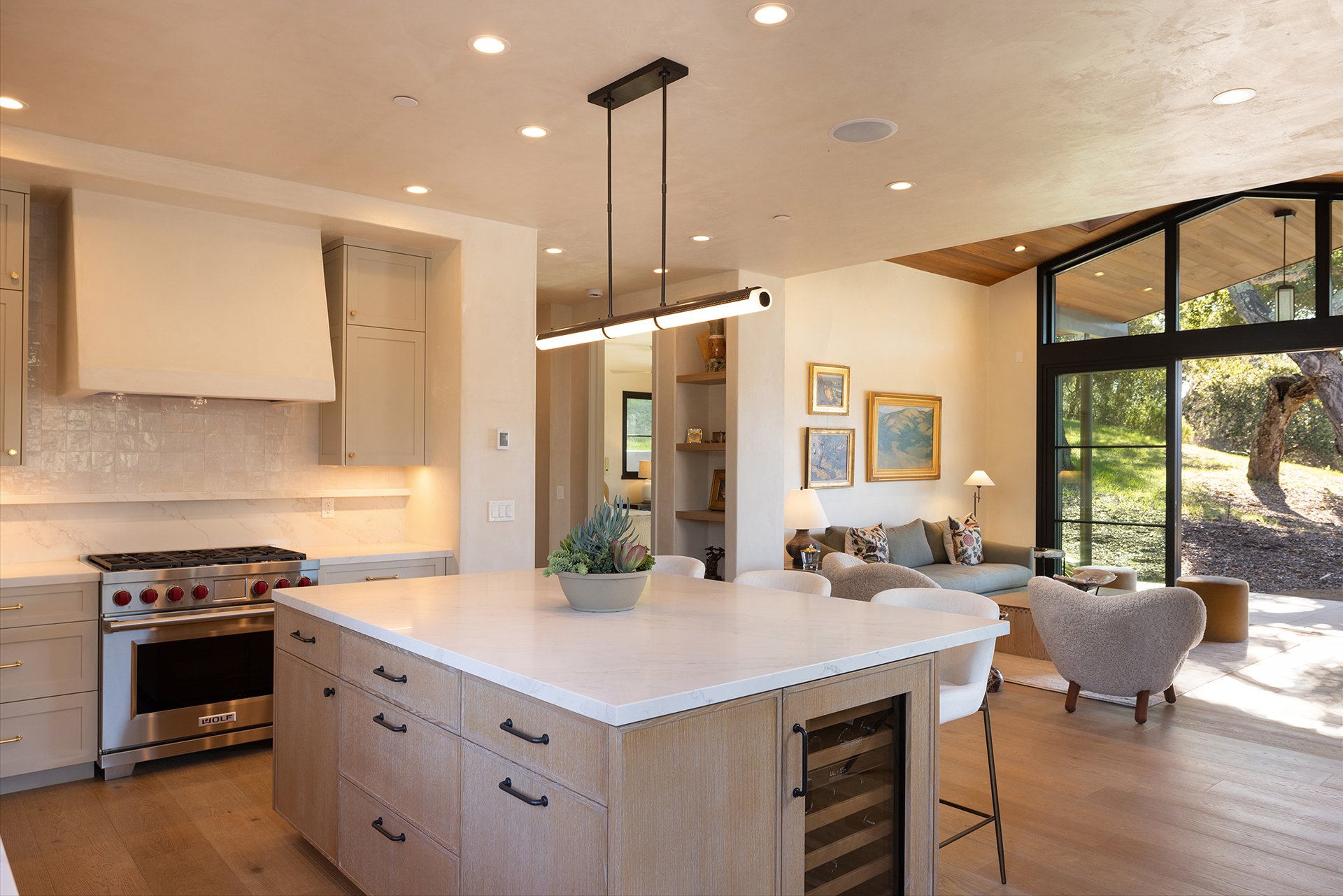Este Canada | A Tehama Compound