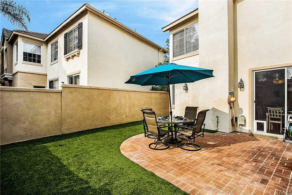 223 Seacountry Ln