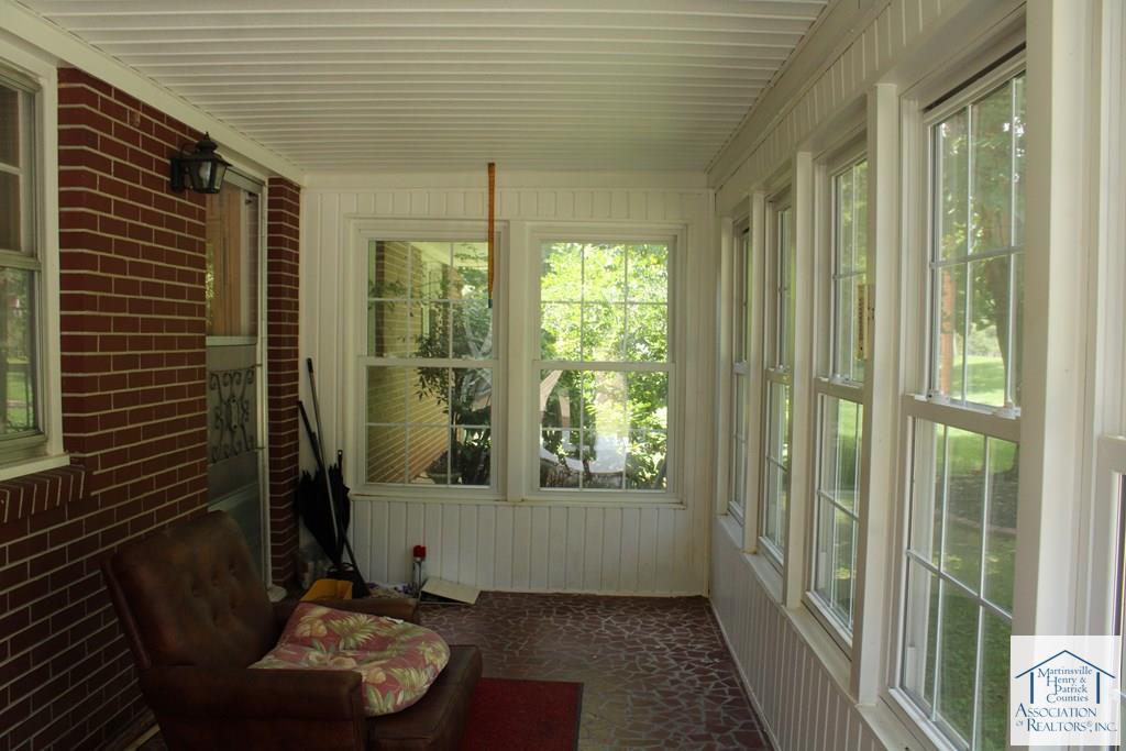 911 Log Manor Rd