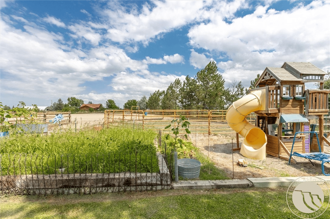 3110 Falcon Cir