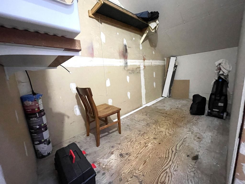 8132 Laval Pl