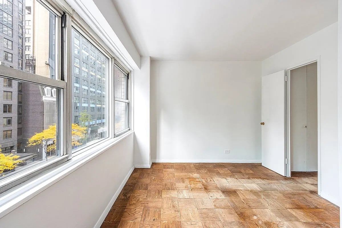 153 E 57th St #5E