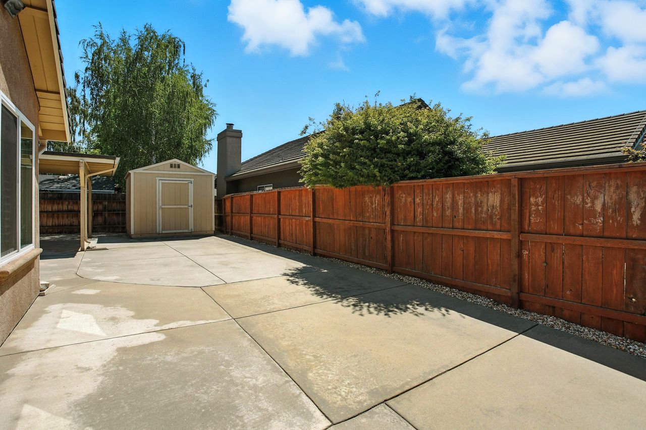 Great Custom Home in Galt! 