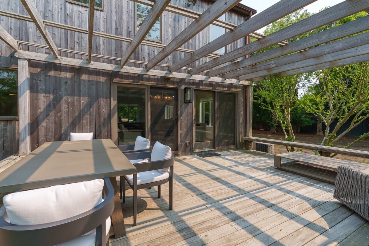 Edgartown Designer Retreat With Pool & Hot Tub