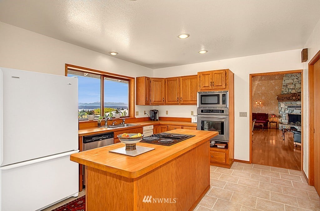 18760 Ridgefield Rd NW