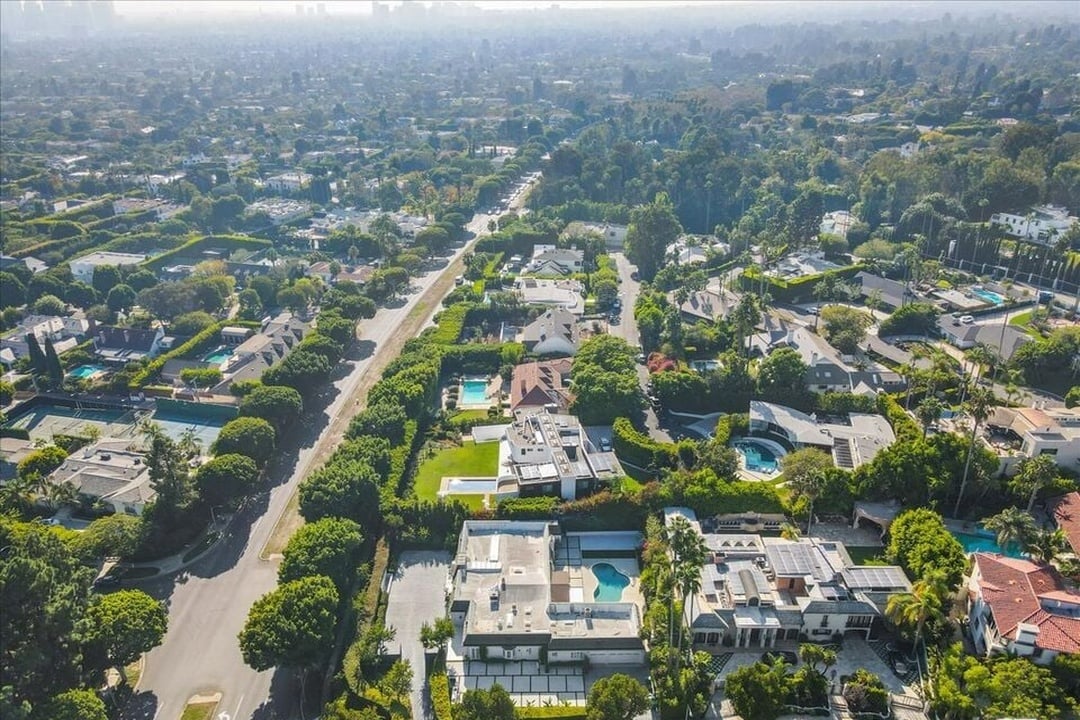 Northstar Manor, N Alta Dr, 90210