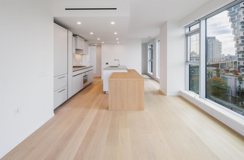 889 Pacific St, #403