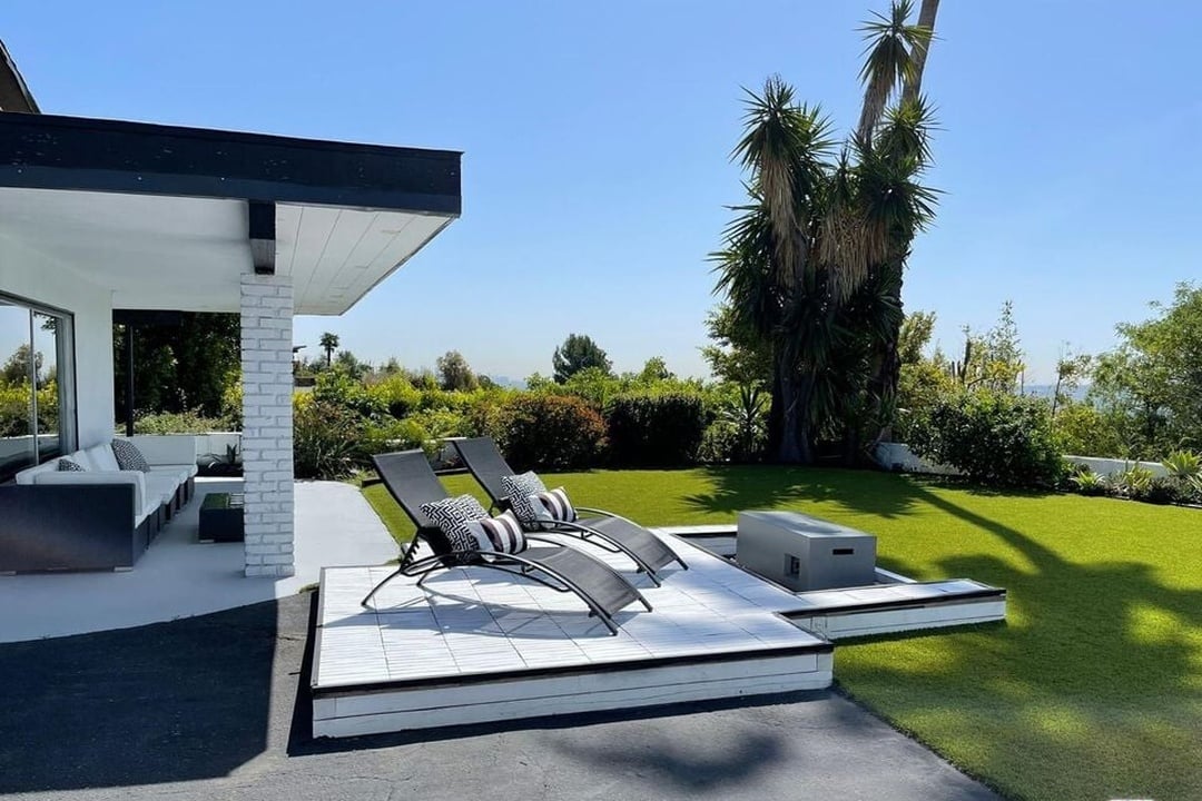 Monarch Pavilion, Beverly Grove Dr, 90210