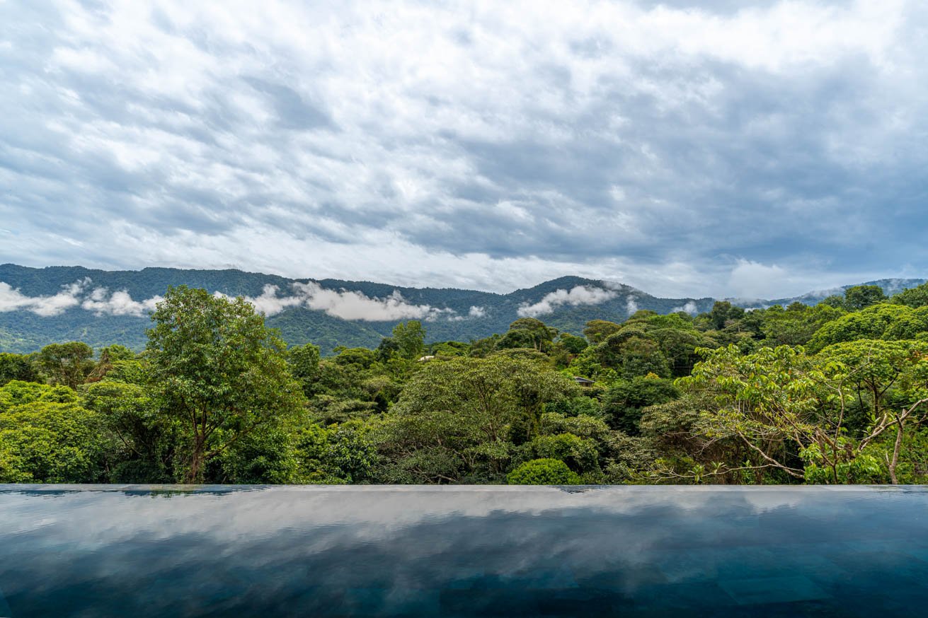 Ojochal Modern Jungle Home with Infinity Pool & Mountain Views