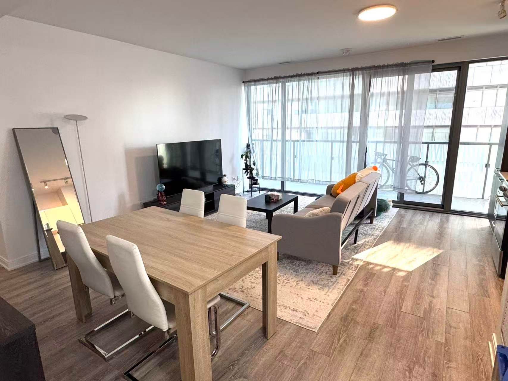 Sun-Filled Luxury Apartment
