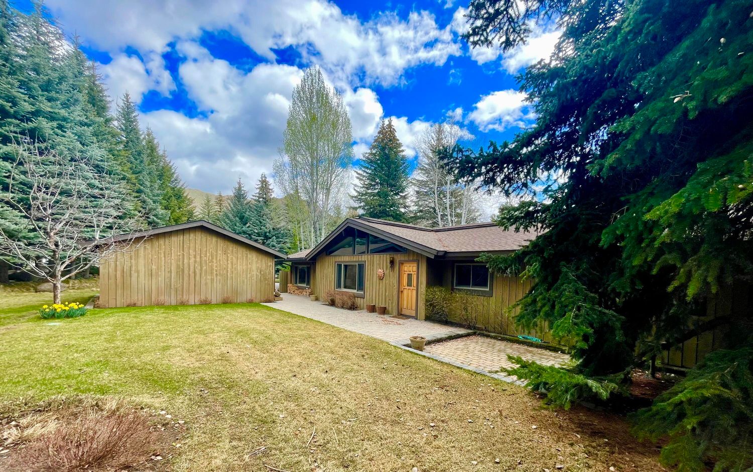 593 Thistle Ln