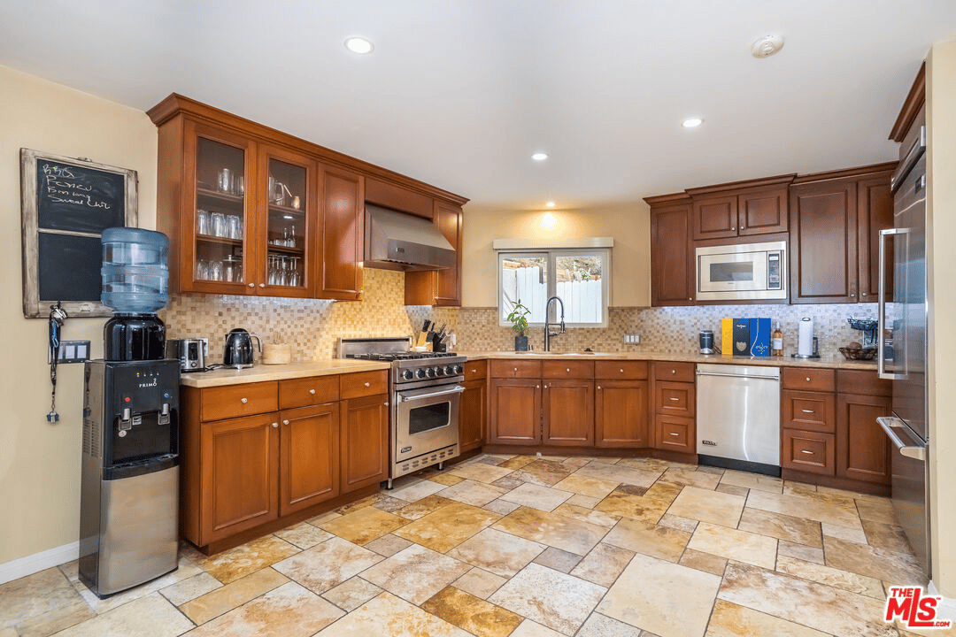 8783 Lookout Mountain Ave