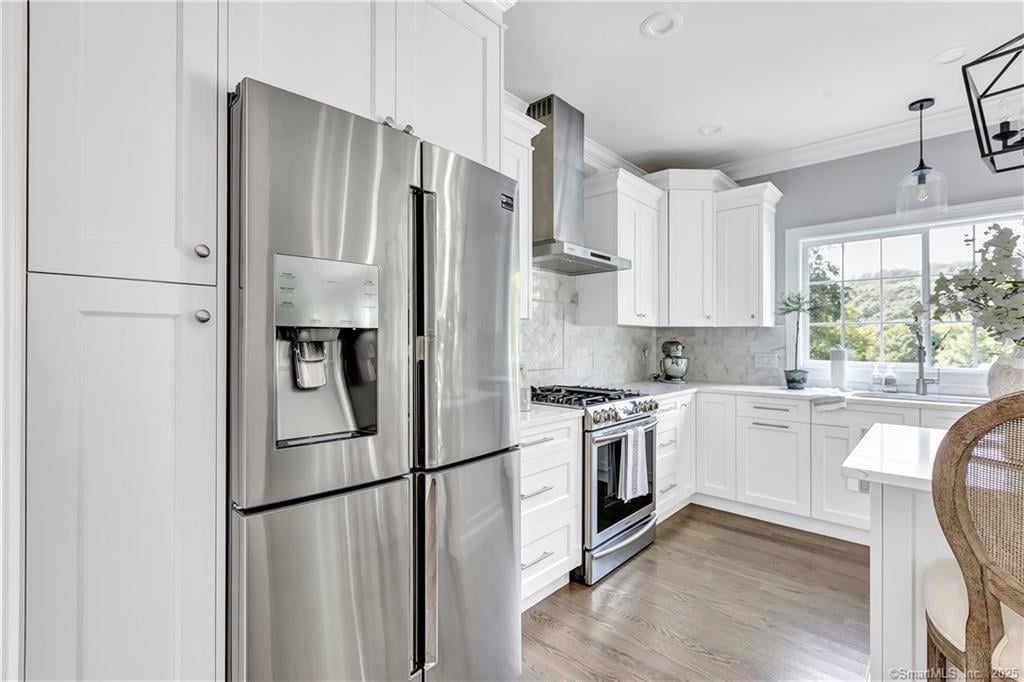 6 Moorefield Farms Rd, Trumbull