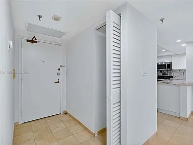520 Brickell Key Dr #A604