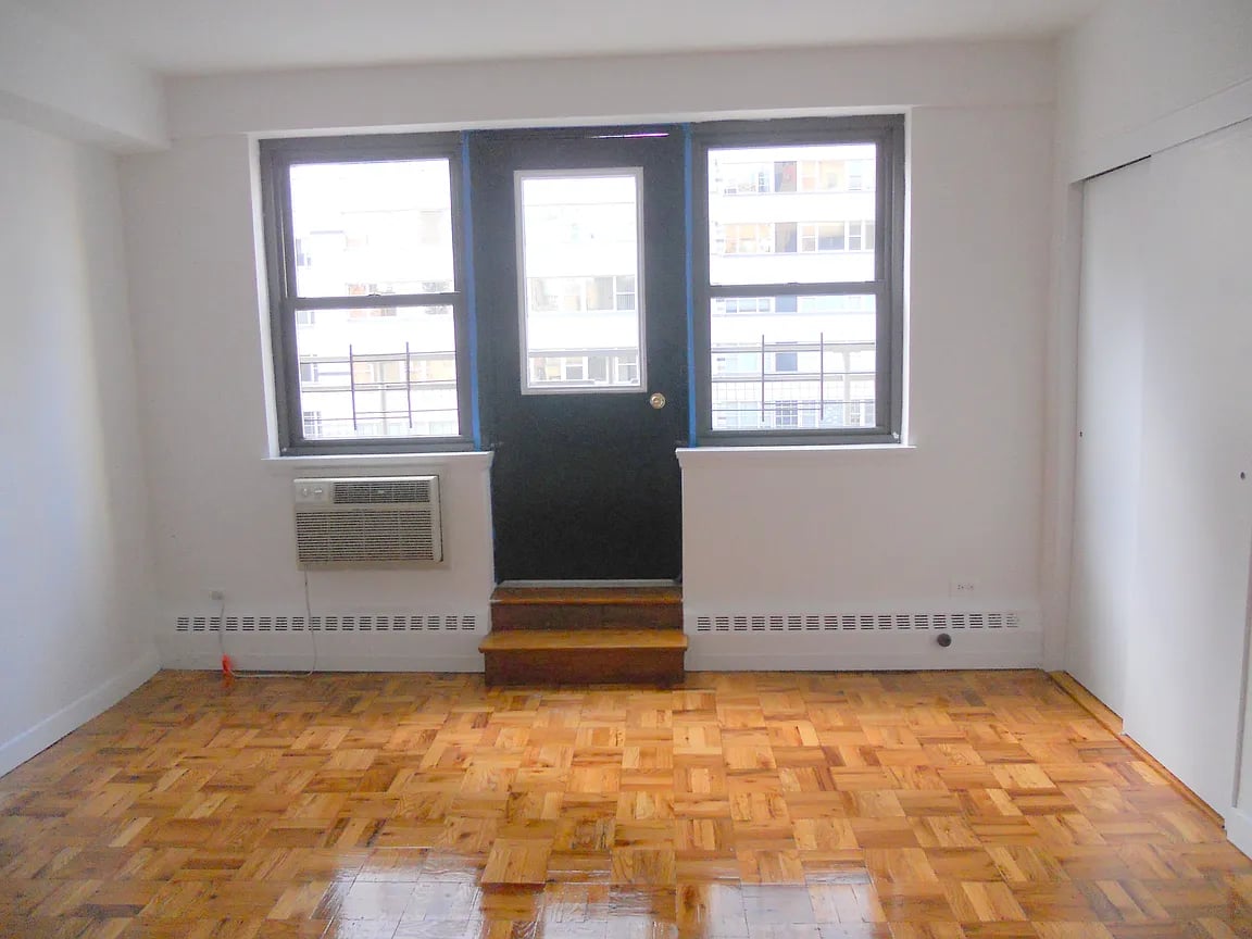 219 East 69th Street Unit: 12D