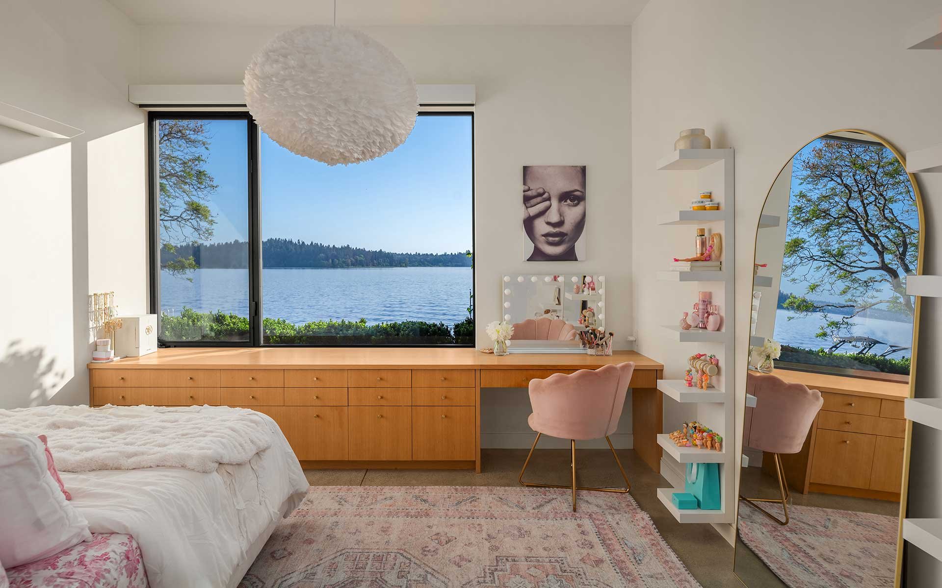 An Extraordinary Expression of Modern Waterfront Living on Mercer Island