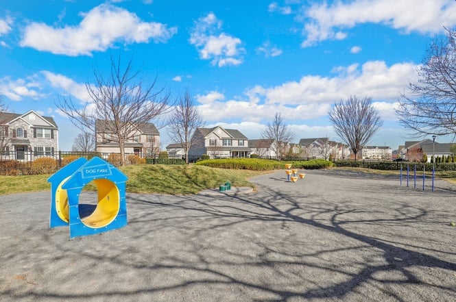 492 Parkland Dr