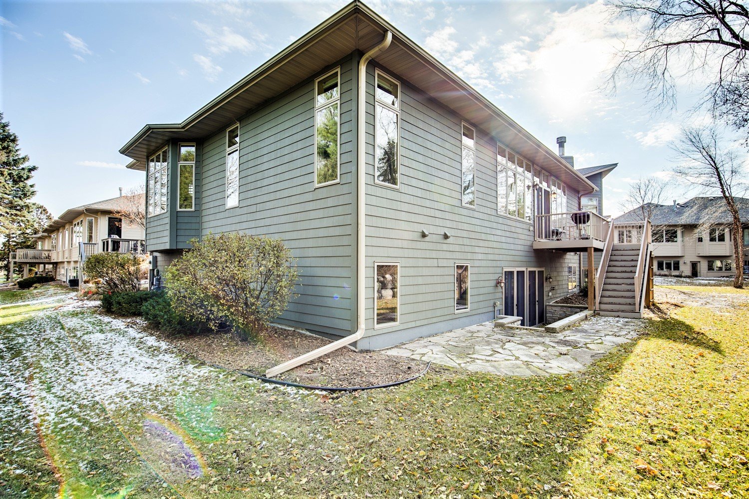 Luxurious Walkout End-Unit in Private Setting