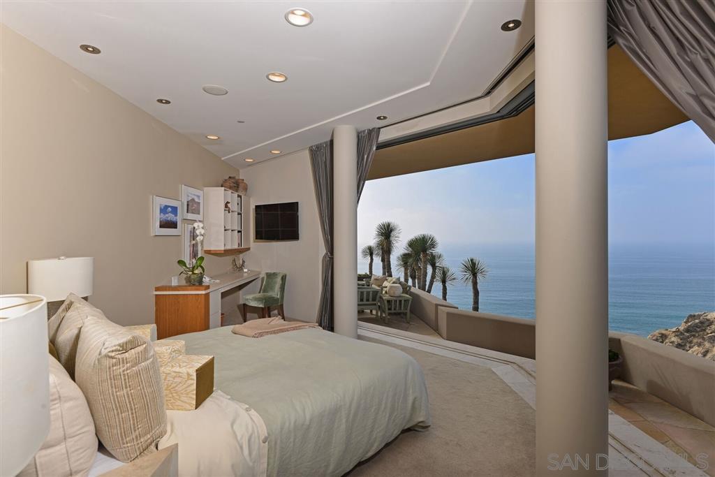 9828 La Jolla Farms Rd