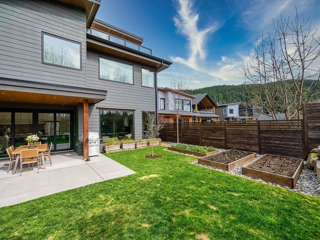 3314 Aristotle Pl