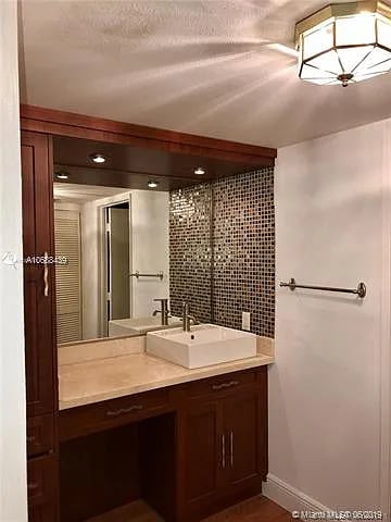520 Brickell Key Dr #A616