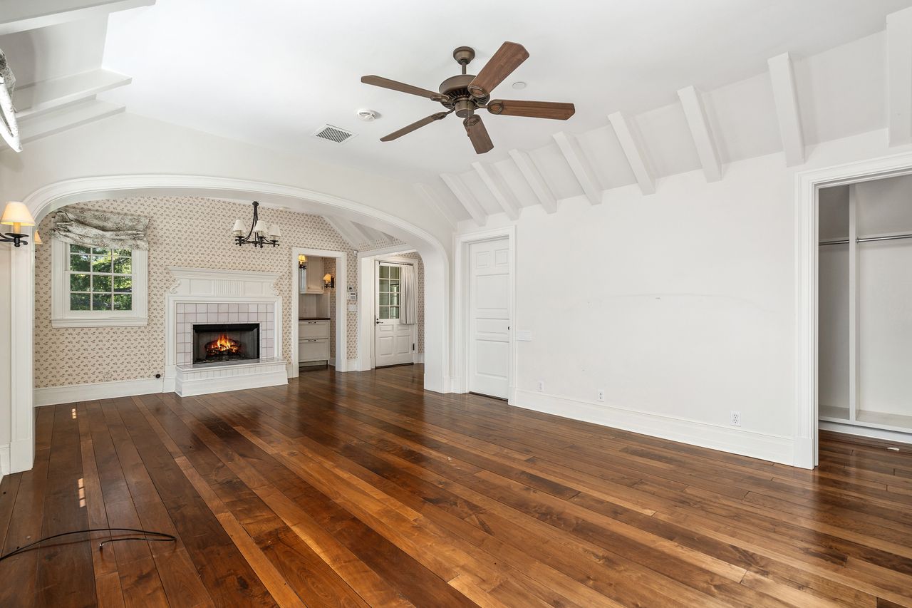 English Country Manor In Toluca Lake