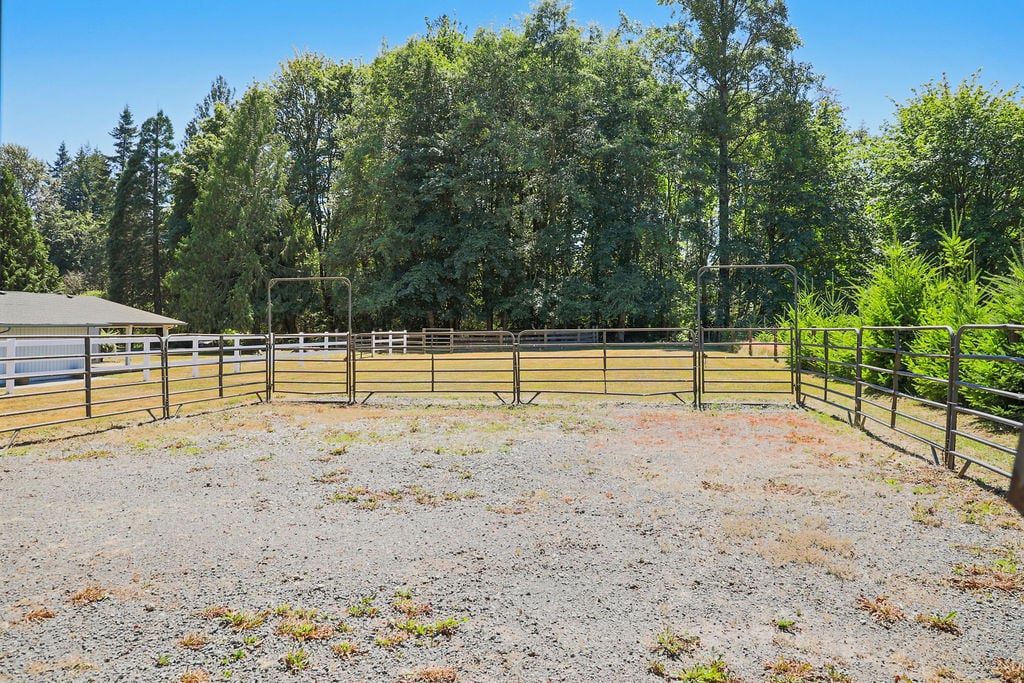 60 NE Davis Farm Road