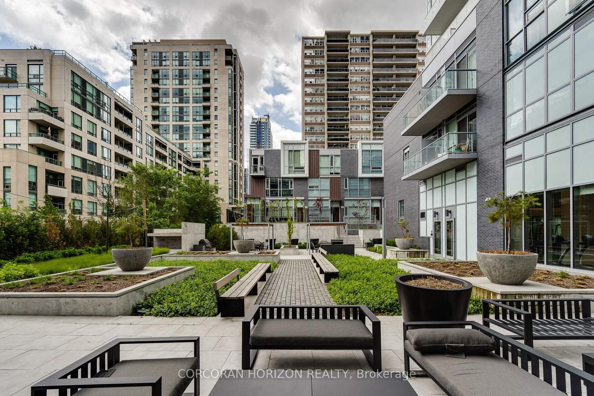 PENTHOUSE OPULENCE BY THE EGLINTON LRT