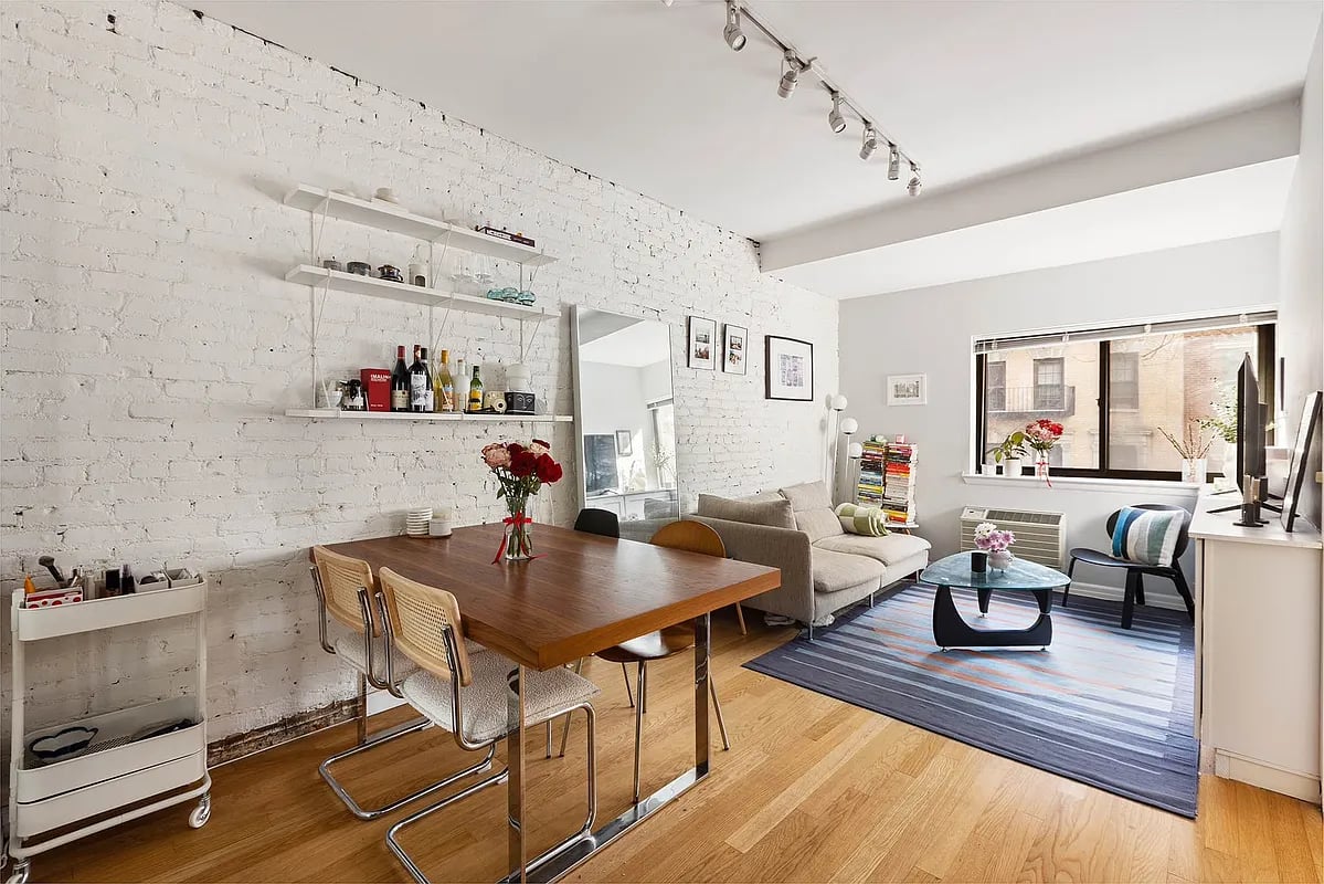 207 E 21st St #3A