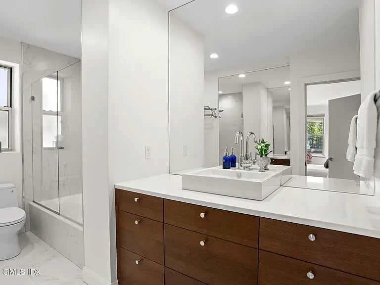 25 W Elm St APT 30
