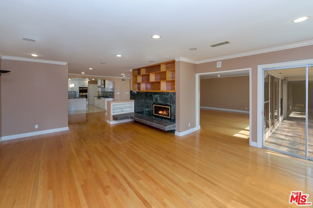 9132 Hillsboro Dr