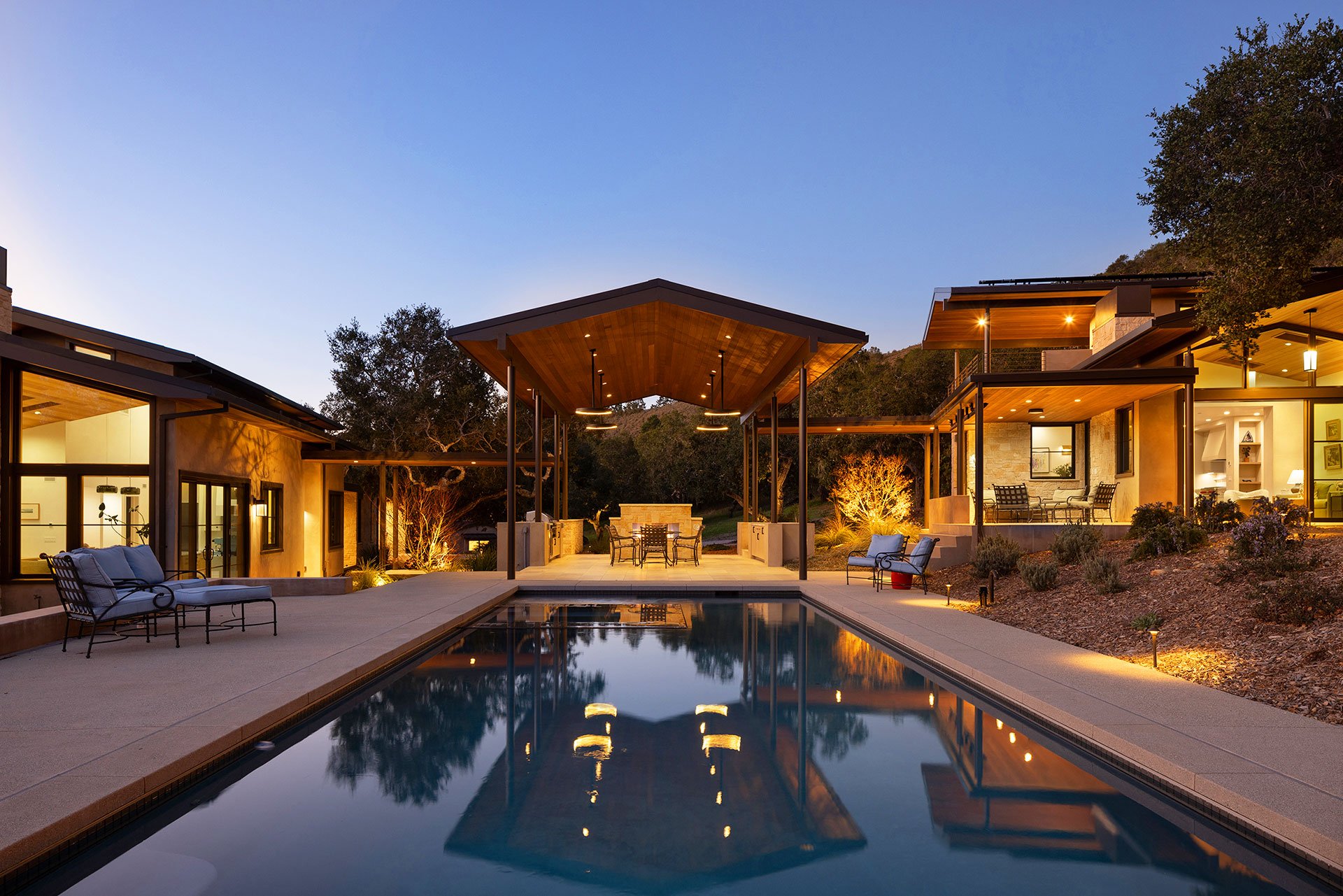 Este Canada | A Tehama Compound