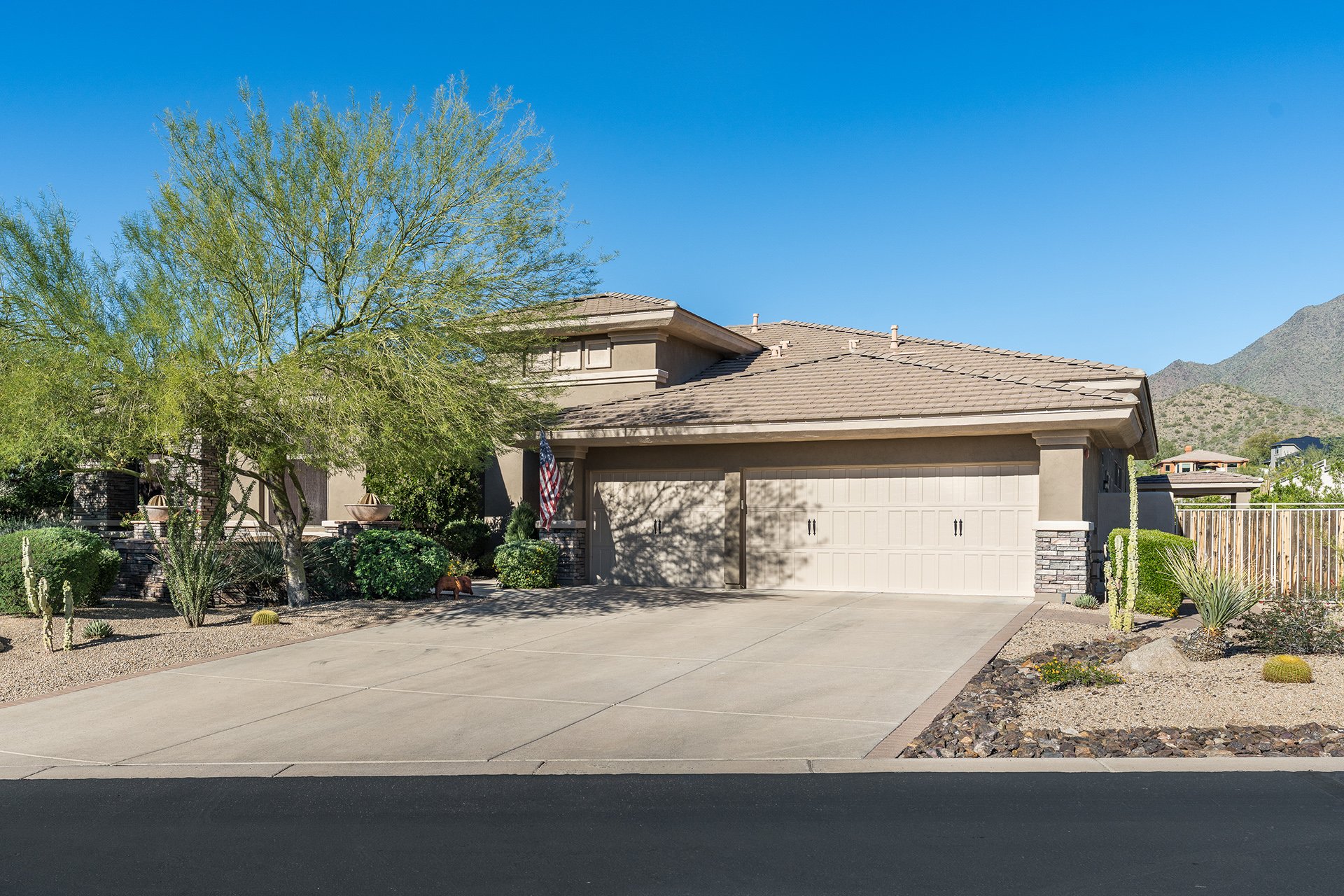 11368 E WINCHCOMB Drive