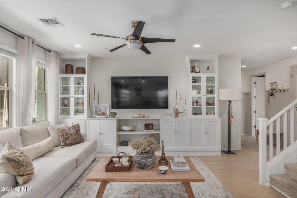 4648 E Tierra Buena Ln