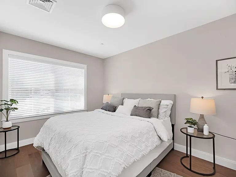 425 Lagrange St #201