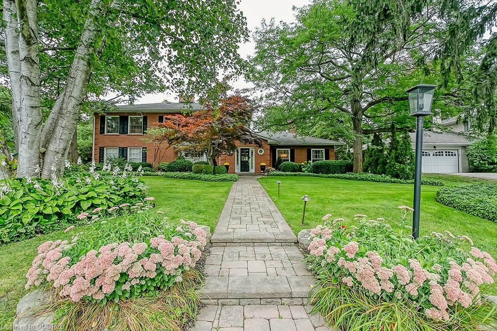 Cambridge Dr Morrison Oakville