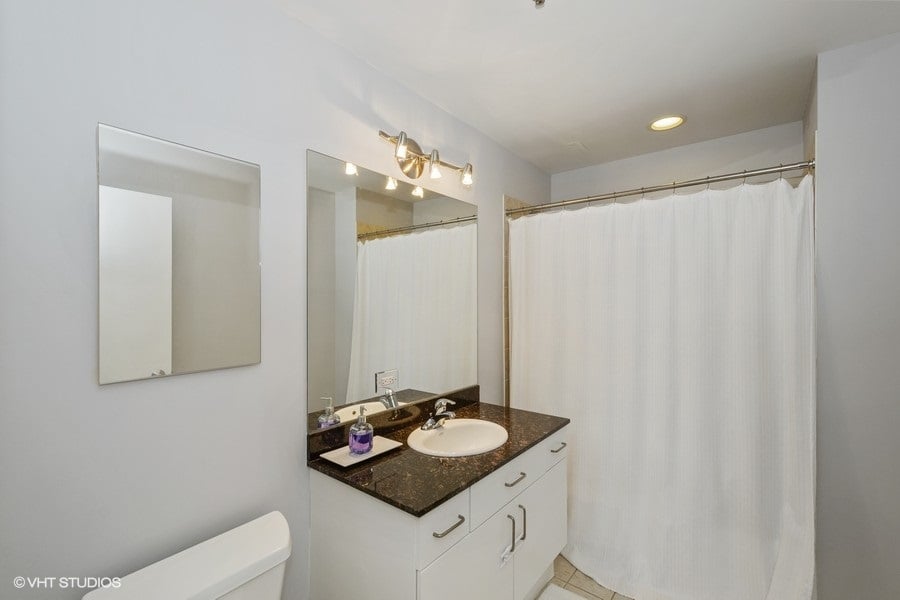 1546 N. Orleans Unit 805