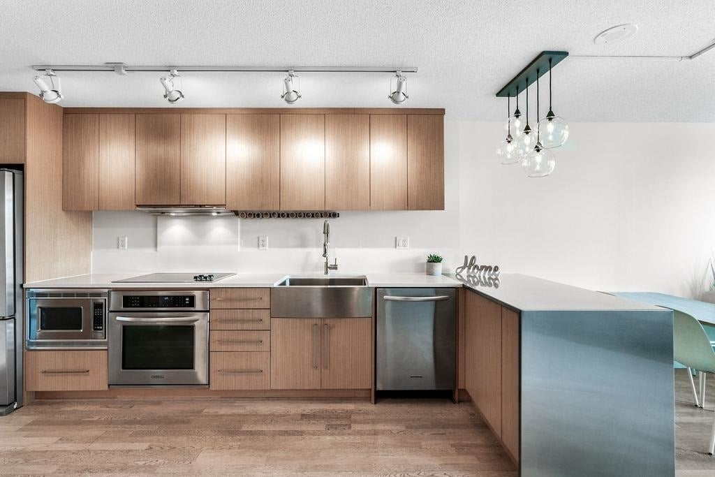 250 E 6th Ave, #469