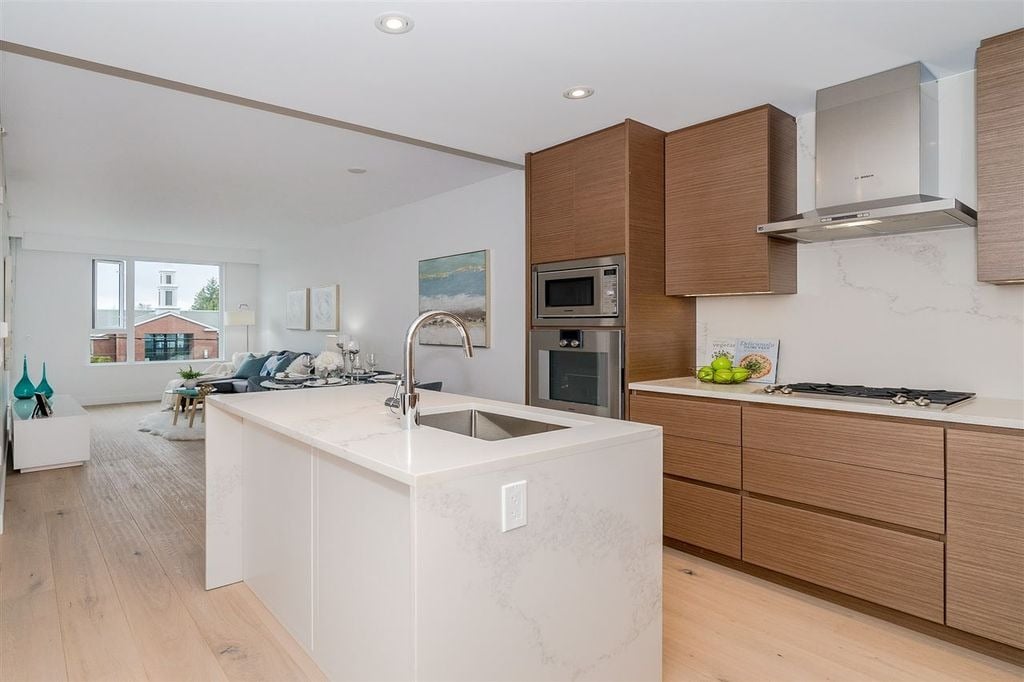 5693 Elizabeth St, #203