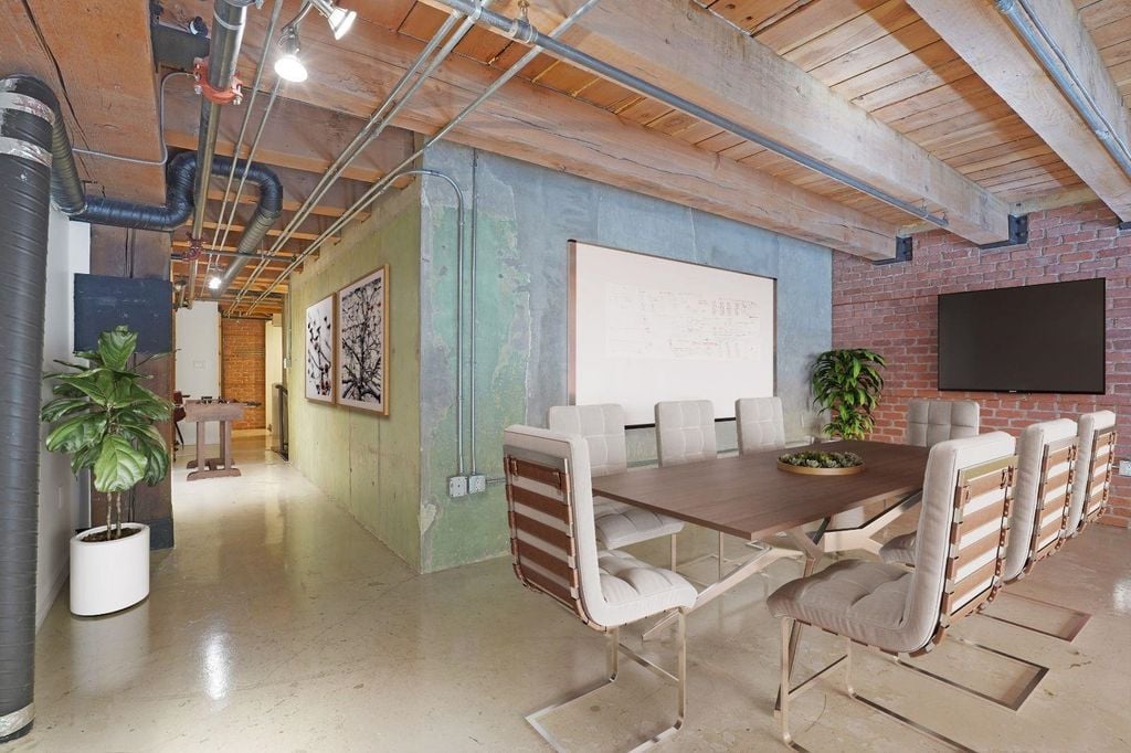 87 E Cordova St